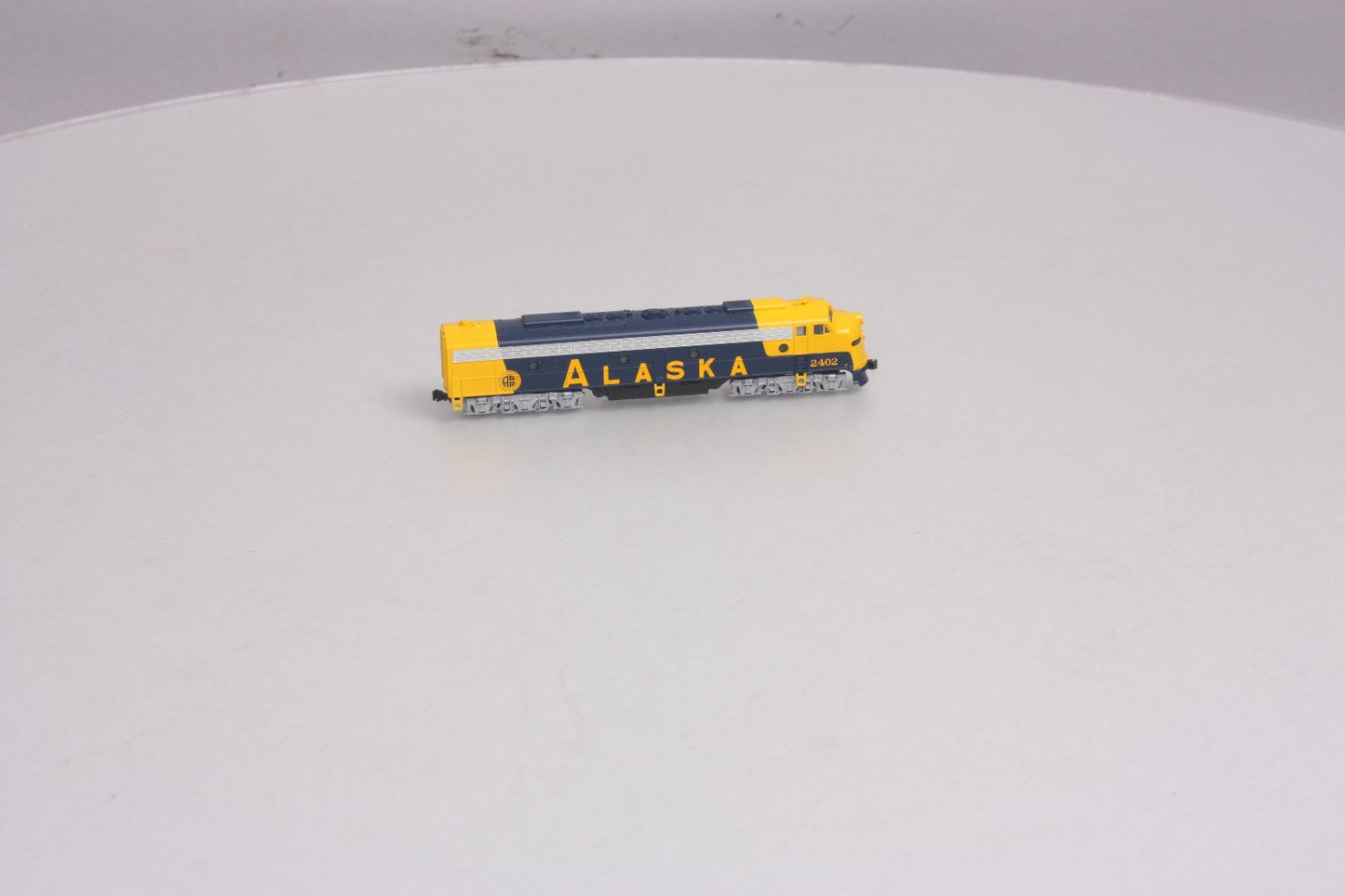 Kato 176-5321 N Scale Alaska Railroad EMD E8A Diesel Locomotive #2402