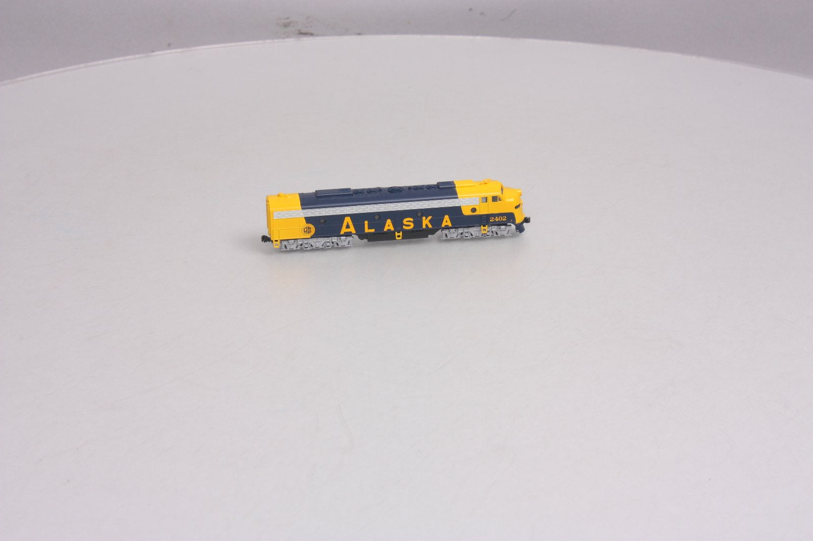 Kato 176-5321 N Scale Alaska Railroad EMD E8A Diesel Locomotive #2402