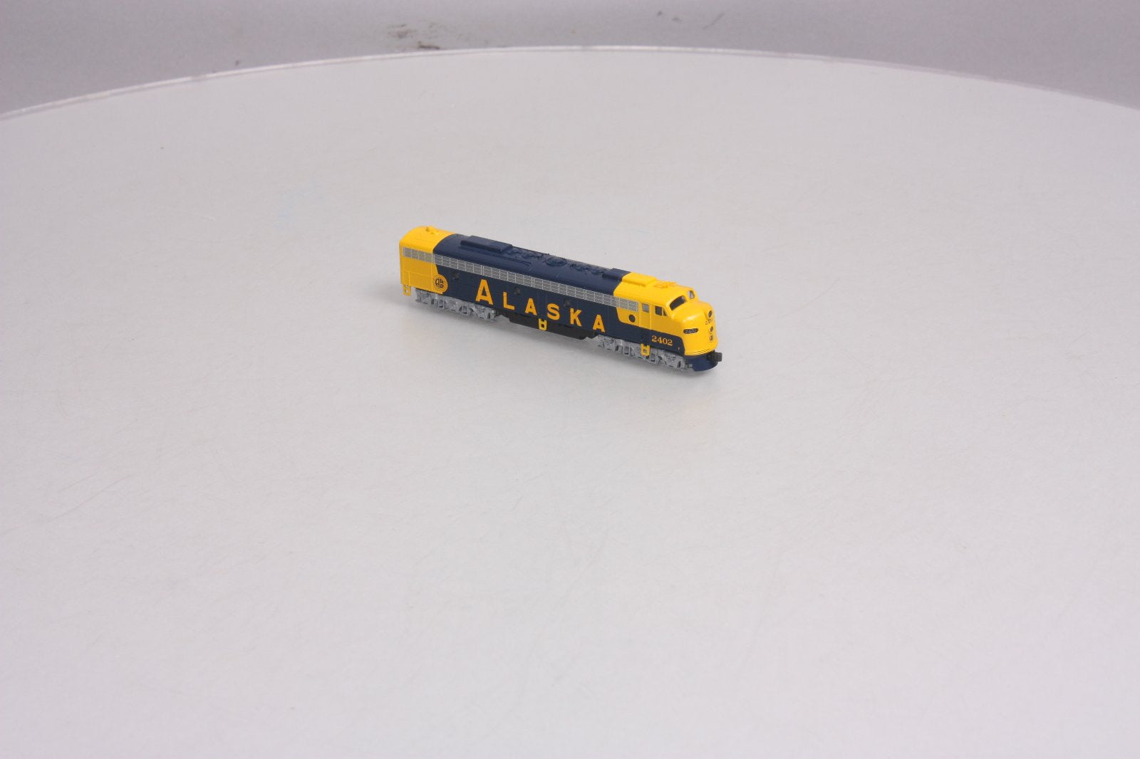 Kato 176-5321 N Scale Alaska Railroad EMD E8A Diesel Locomotive #2402