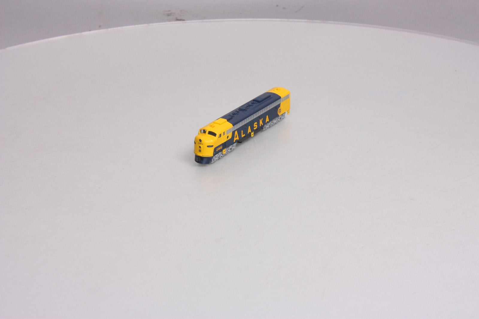 Kato 176-5321 N Scale Alaska Railroad EMD E8A Diesel Locomotive #2402