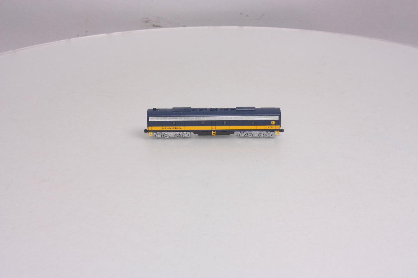 Kato 176-5322 N Scale ALASKA RR EMD E8B B Unit #P-30 (Powered)