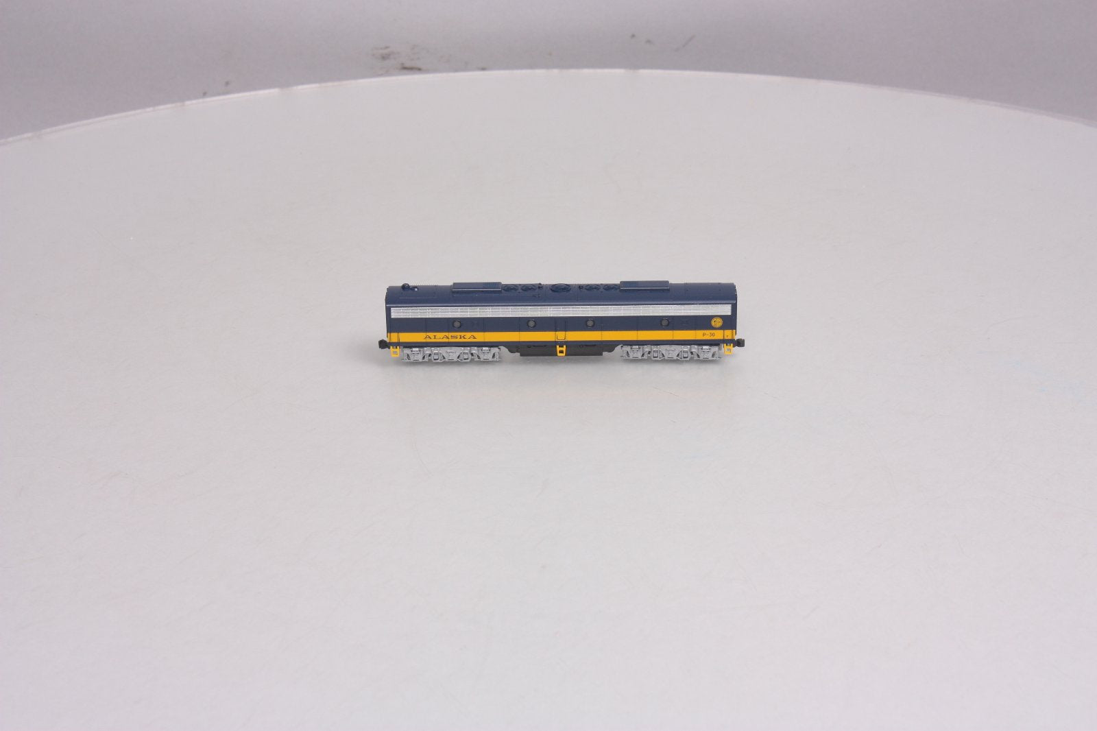 Kato 176-5322 N Scale ALASKA RR EMD E8B B Unit #P-30 (Powered)