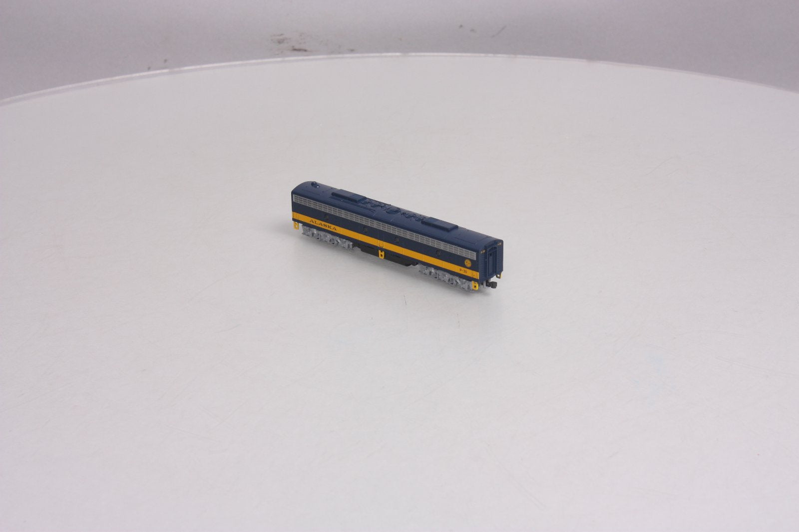 Kato 176-5322 N Scale ALASKA RR EMD E8B B Unit #P-30 (Powered)