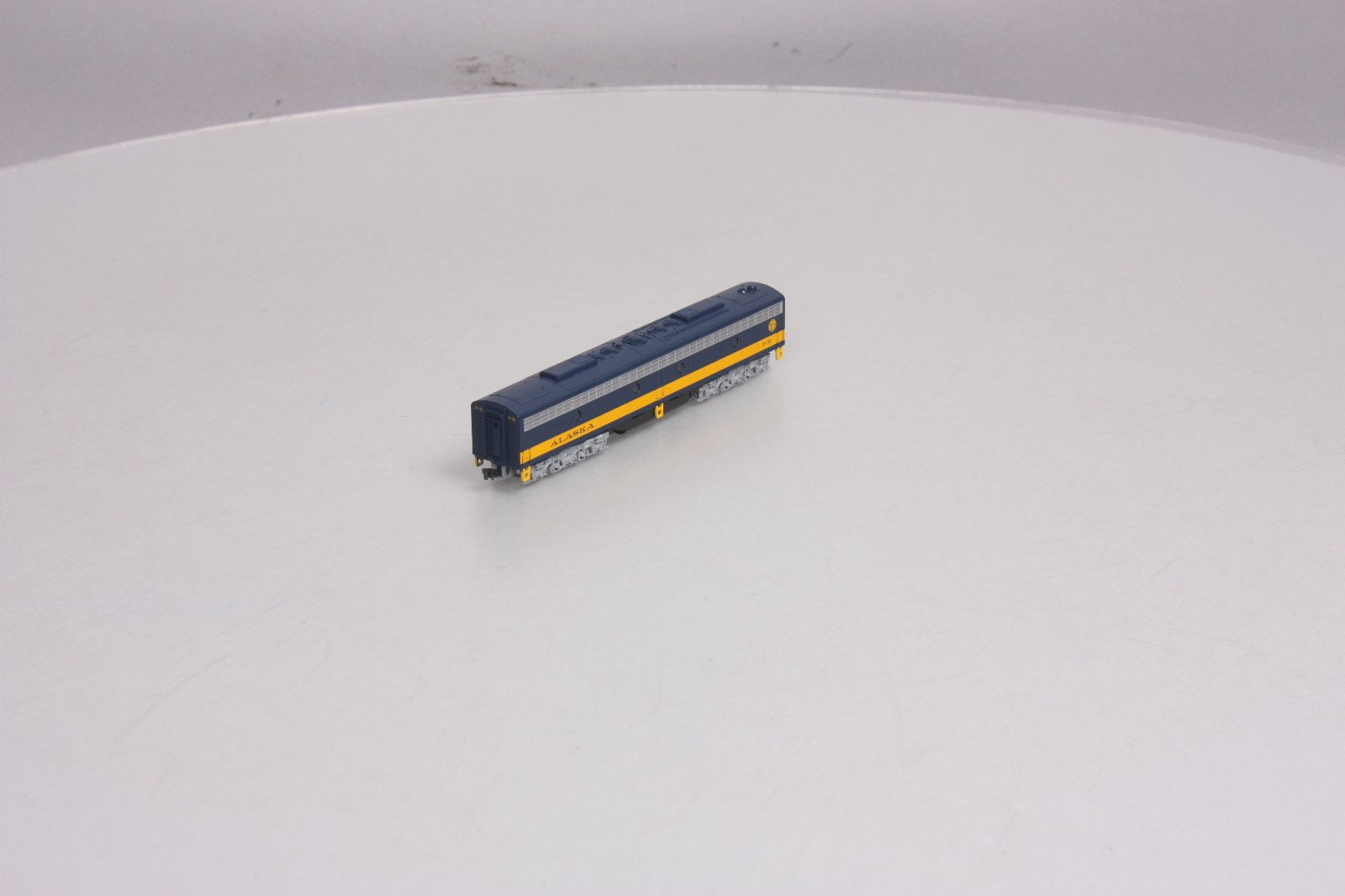 Kato 176-5322 N Scale ALASKA RR EMD E8B B Unit #P-30 (Powered)
