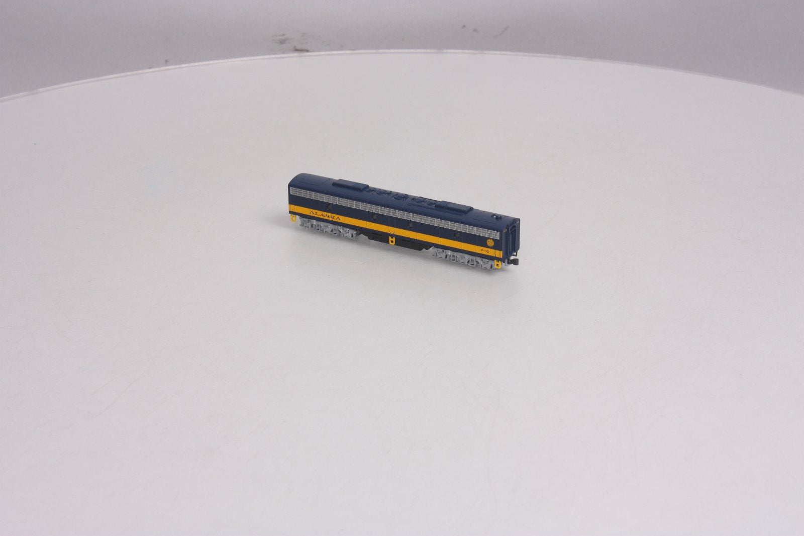 Kato 176-5322 N Scale ALASKA RR EMD E8B B Unit #P-30 (Powered)
