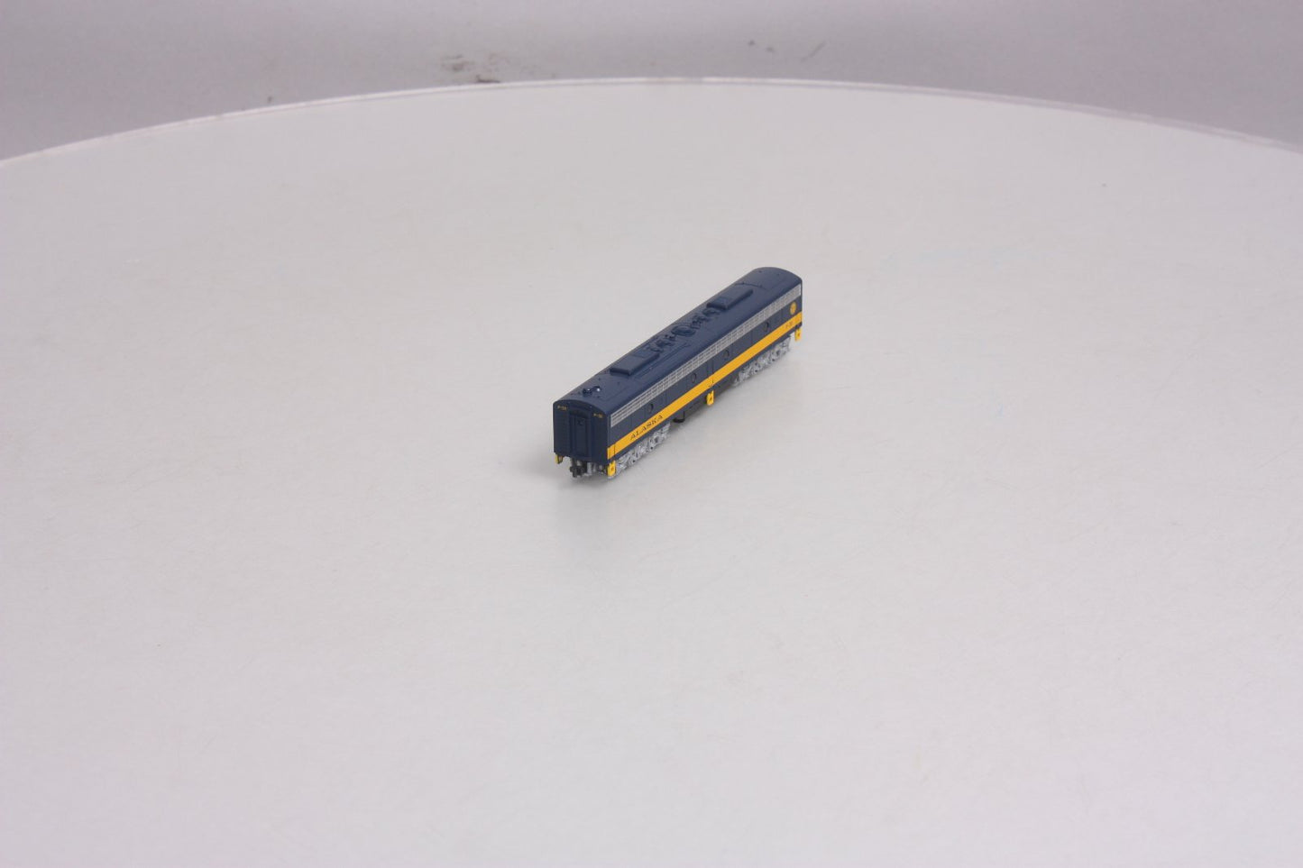Kato 176-5322 N Scale ALASKA RR EMD E8B B Unit #P-30 (Powered)