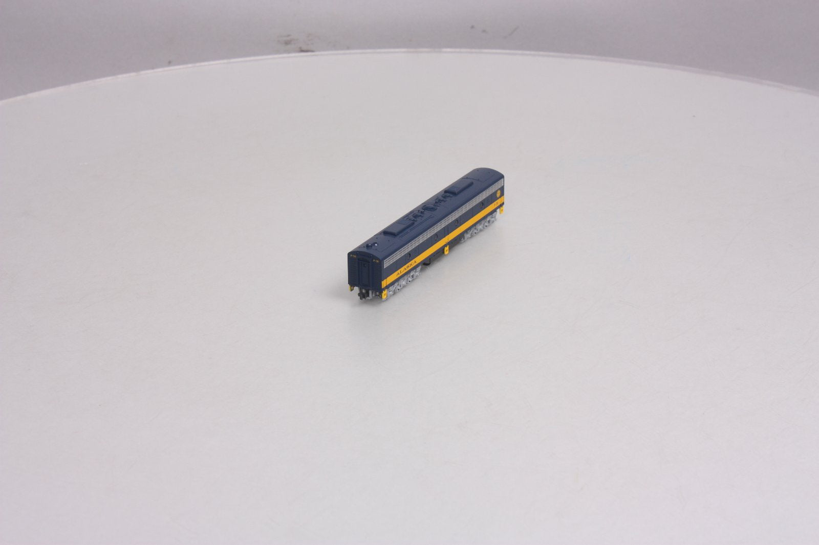 Kato 176-5322 N Scale ALASKA RR EMD E8B B Unit #P-30 (Powered)