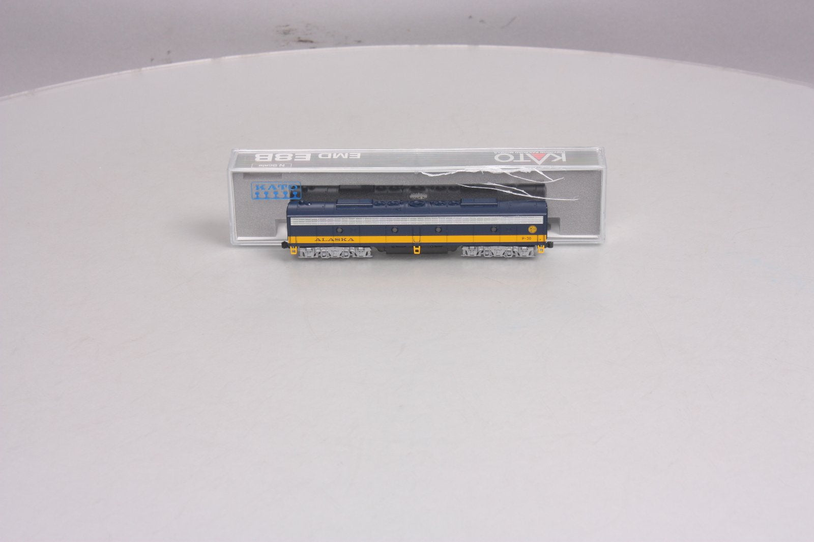 Kato 176-5322 N Scale ALASKA RR EMD E8B B Unit #P-30 (Powered)