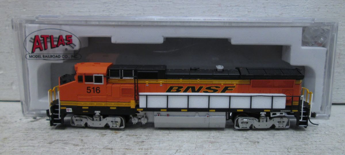 Atlas 40000486 N Scale BNSF Dash8-40BW Diesel Locomotive #516