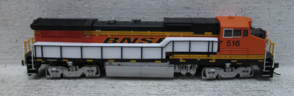 Atlas 40000486 N Scale BNSF Dash8-40BW Diesel Locomotive #516