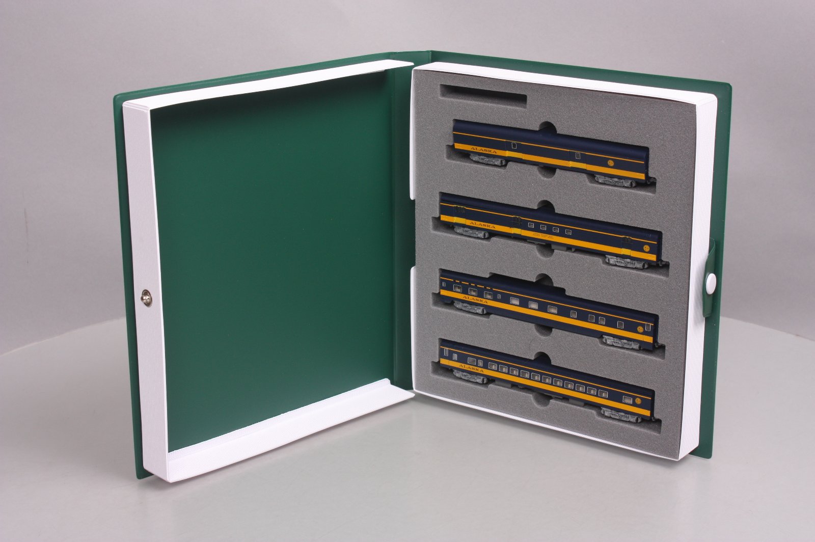 Kato 106-092 N Scale ALASKA RR 4 car Bookcase Set