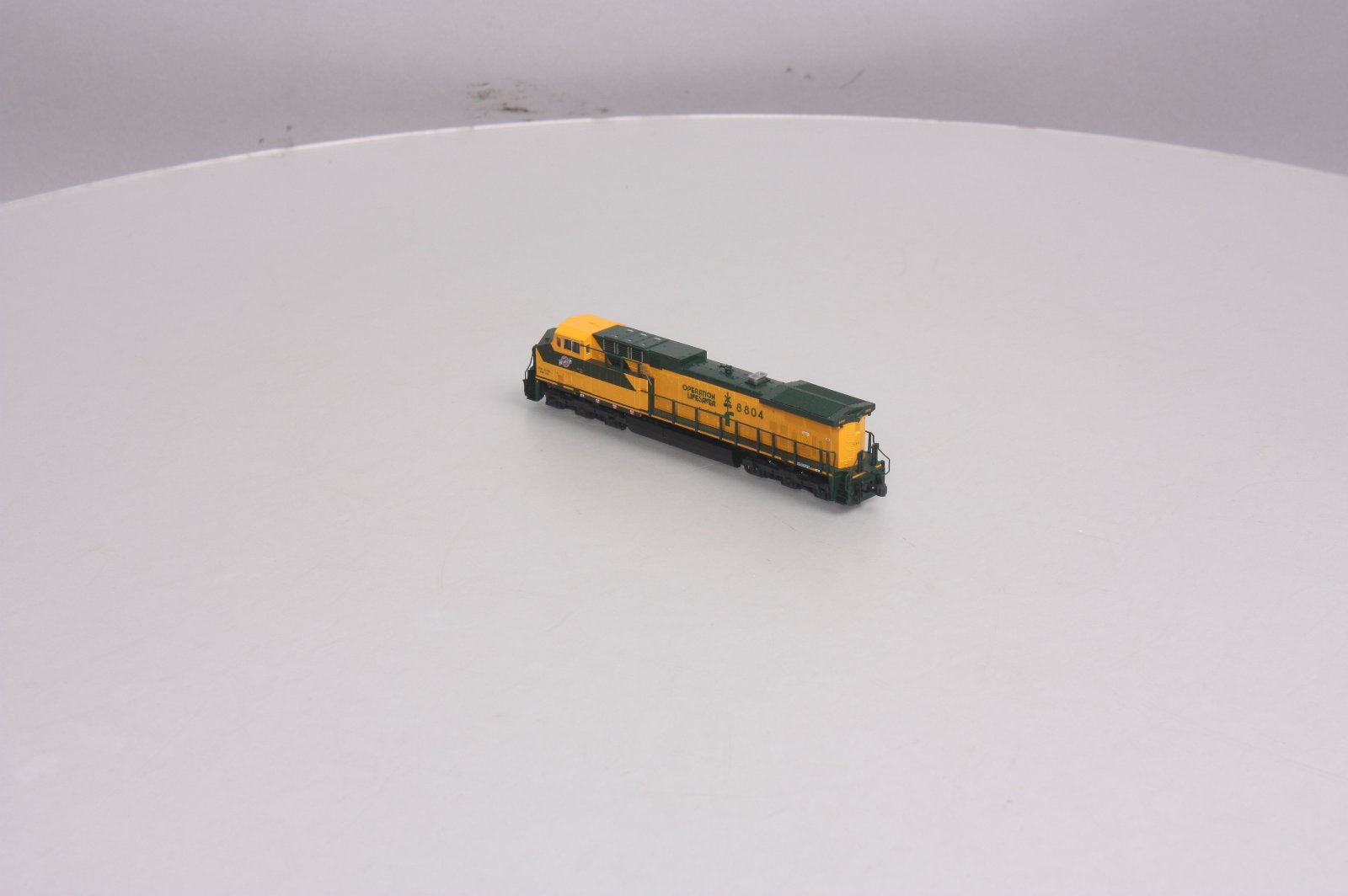 Kato 176-7035-1 N Chicago & North Western GE AC4400CW Diesel Loco DCC #8804