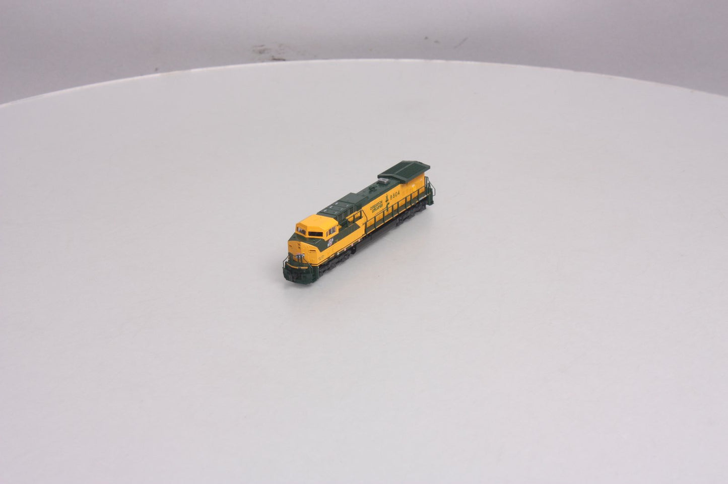 Kato 176-7035-1 N Chicago & North Western GE AC4400CW Diesel Loco DCC #8804