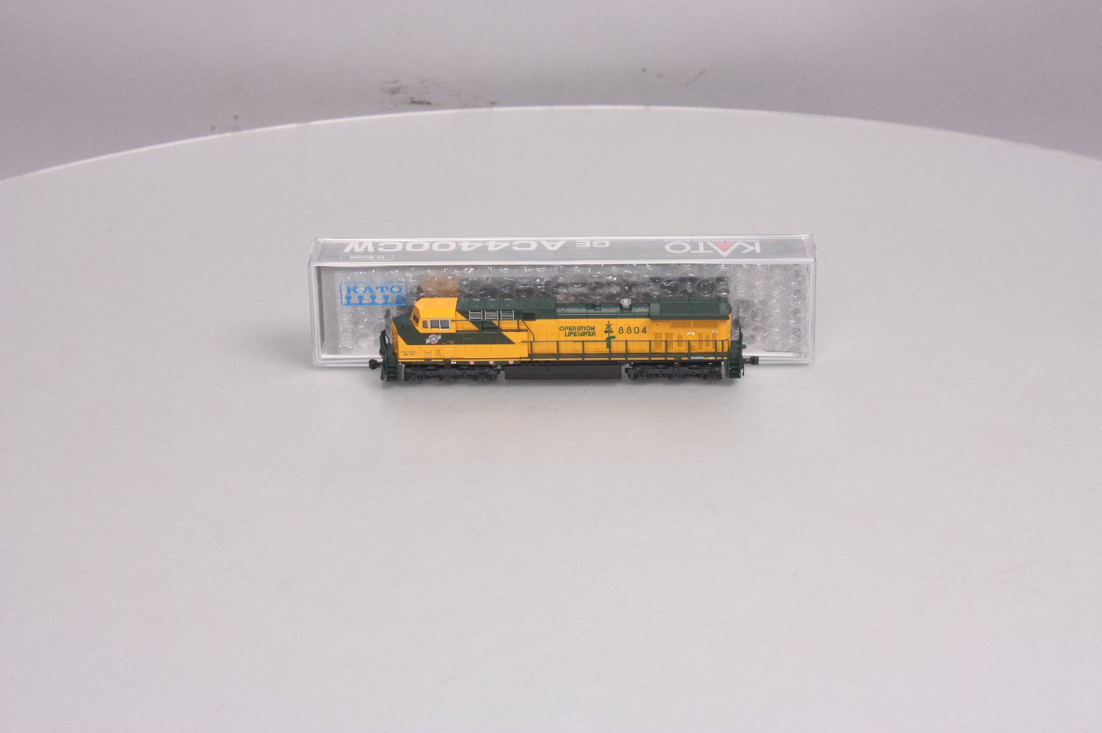 Kato 176-7035-1 N Chicago & North Western GE AC4400CW Diesel Loco DCC #8804