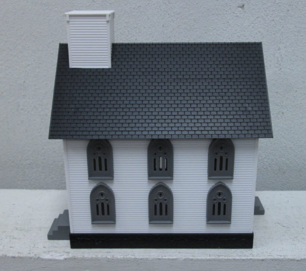MTH 30-9057 Country Church #5 - White with Black & Gray Trim