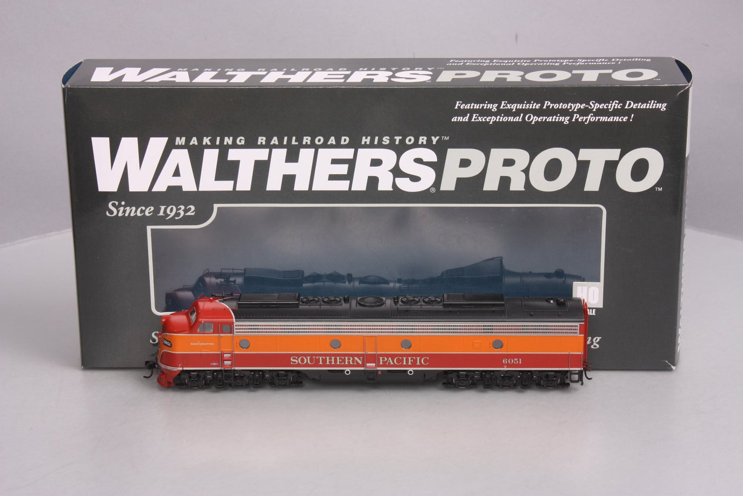 Walthers 920-48752 HO Scale Southern Pacific EMD E9A Diesel Locomotive #6051