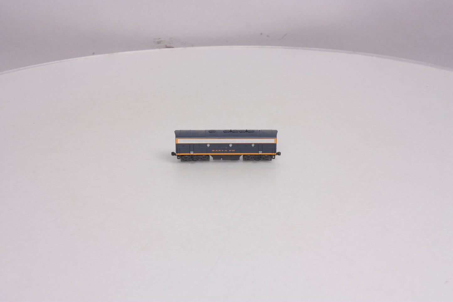 Kato 176-2214 N Scale Atchison, Topeka & Santa Fe EMD F7B Diesel Locomotive