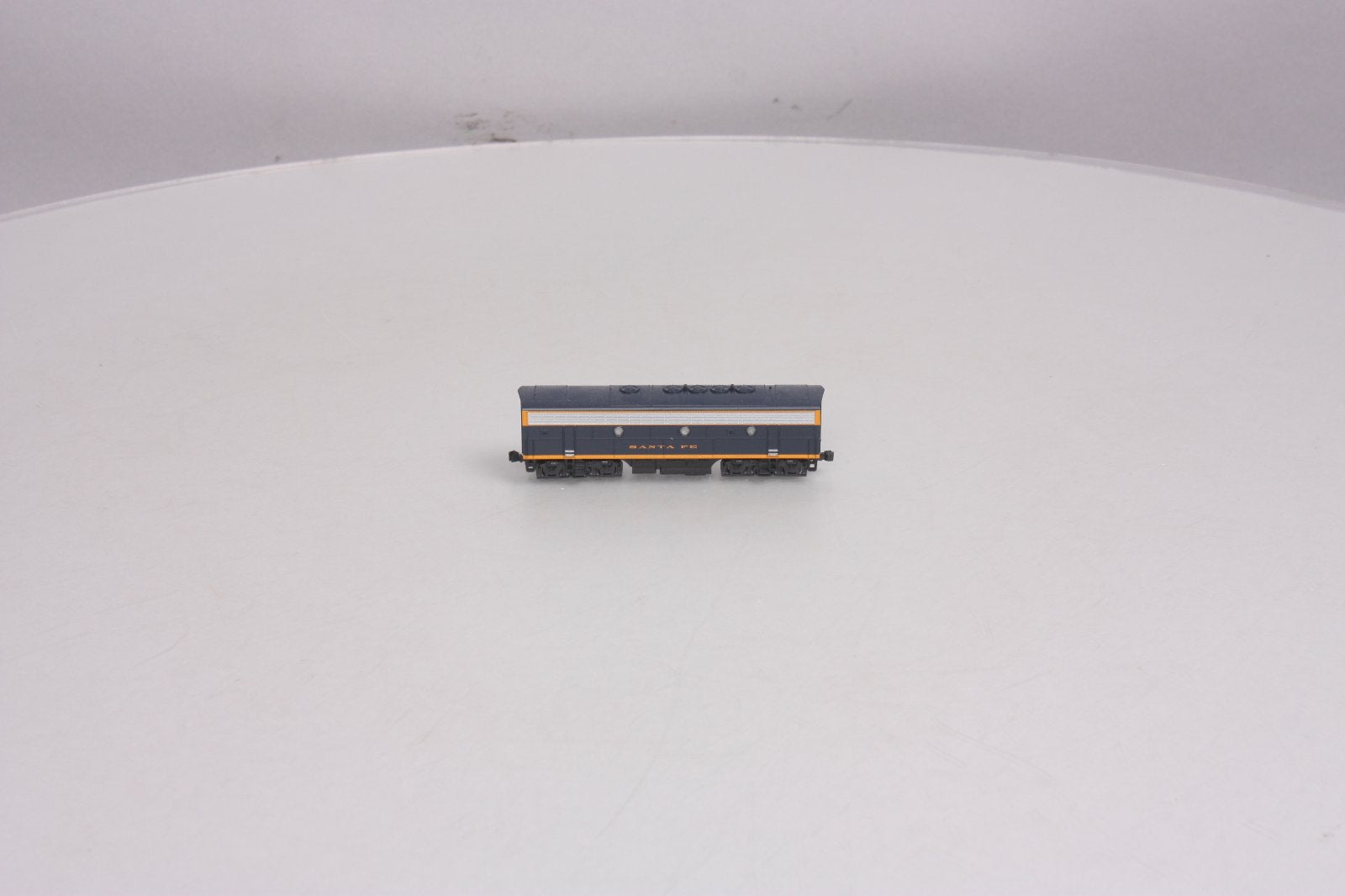 Kato 176-2214 N Scale Atchison, Topeka & Santa Fe EMD F7B Diesel Locomotive