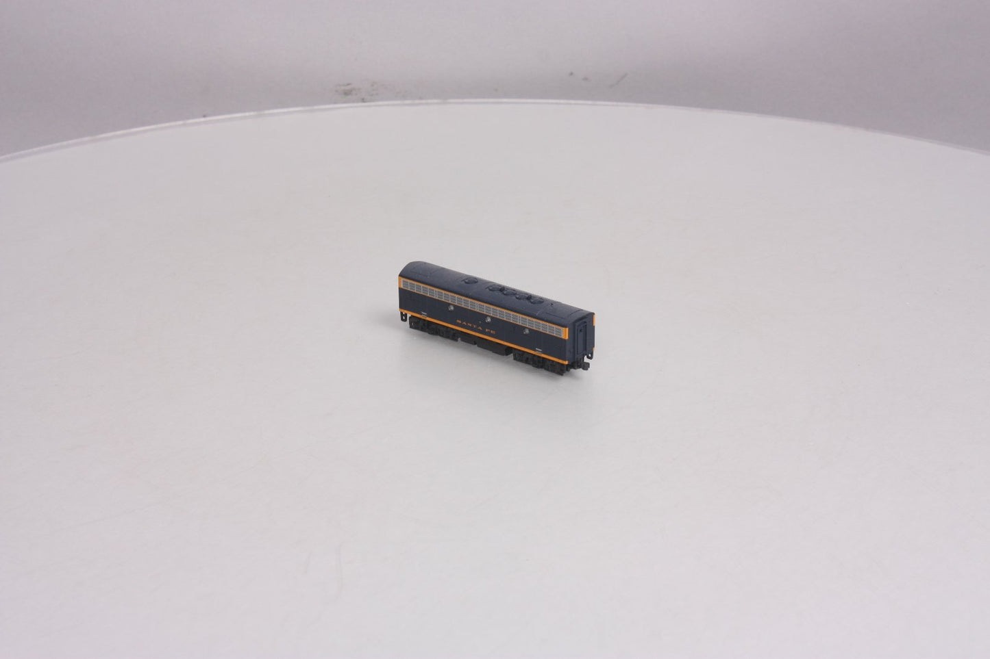 Kato 176-2214 N Scale Atchison, Topeka & Santa Fe EMD F7B Diesel Locomotive