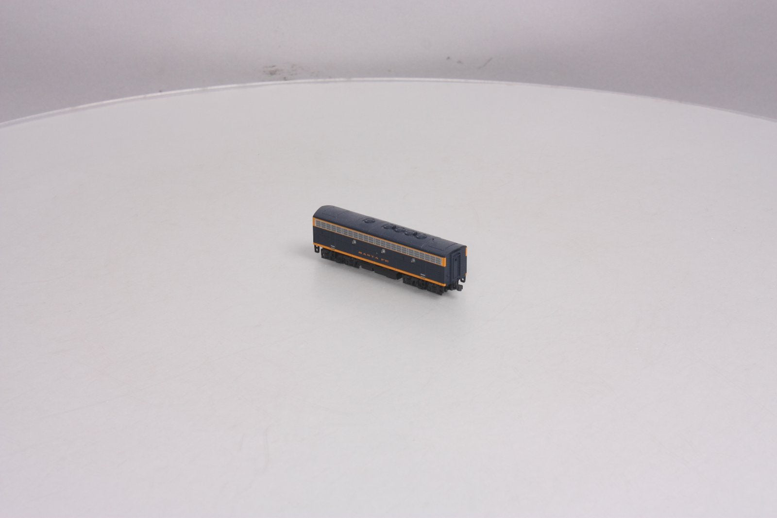 Kato 176-2214 N Scale Atchison, Topeka & Santa Fe EMD F7B Diesel Locomotive