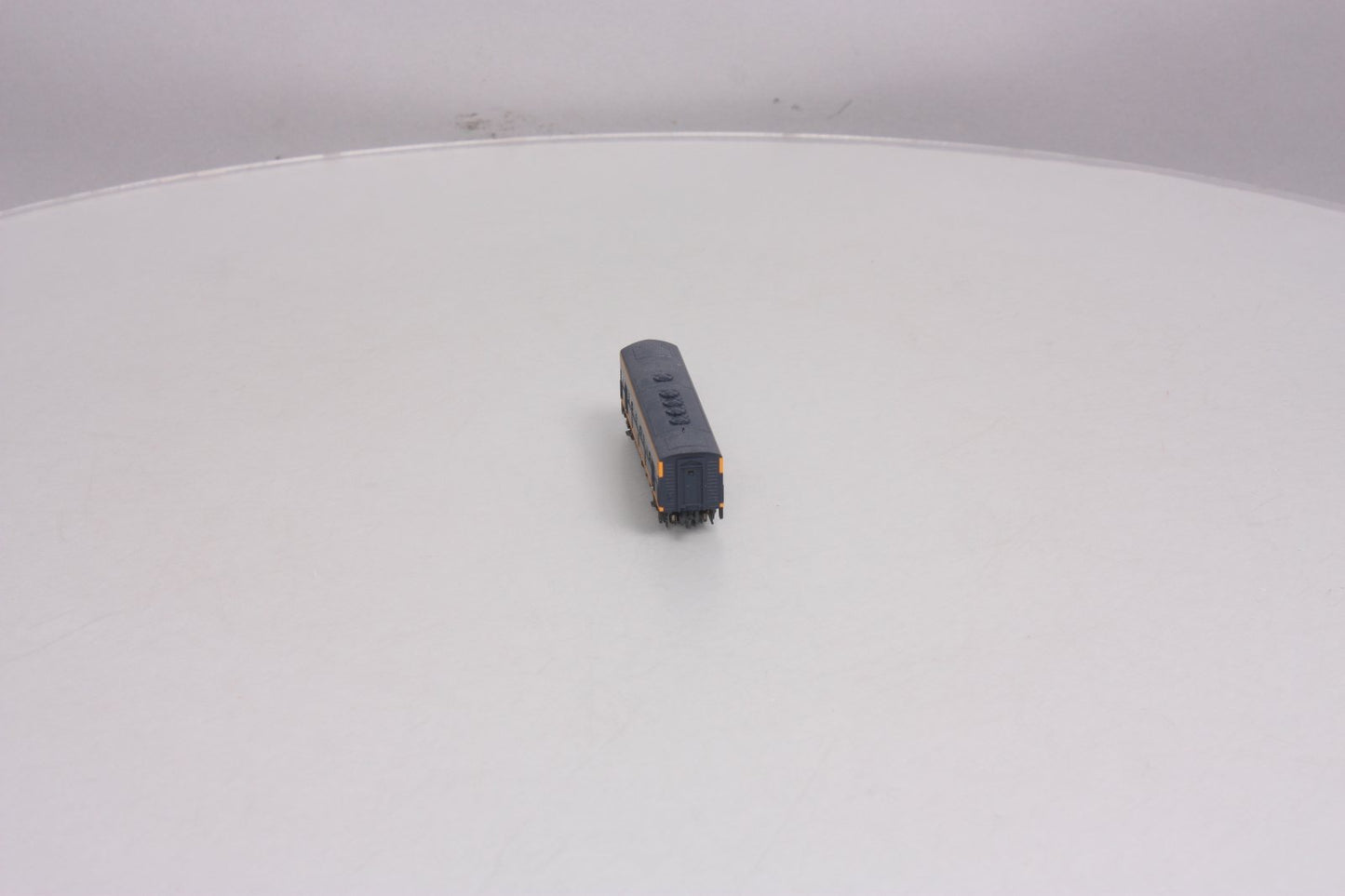 Kato 176-2214 N Scale Atchison, Topeka & Santa Fe EMD F7B Diesel Locomotive