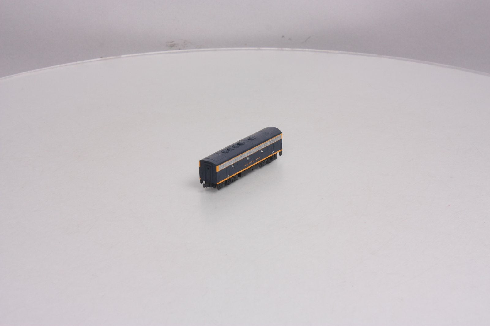 Kato 176-2214 N Scale Atchison, Topeka & Santa Fe EMD F7B Diesel Locomotive