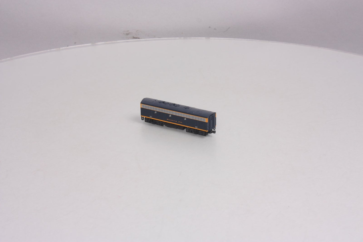 Kato 176-2214 N Scale Atchison, Topeka & Santa Fe EMD F7B Diesel Locomotive