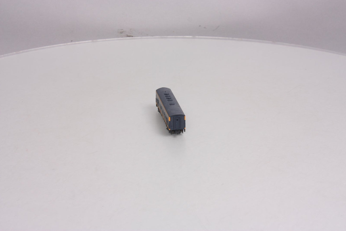 Kato 176-2214 N Scale Atchison, Topeka & Santa Fe EMD F7B Diesel Locomotive
