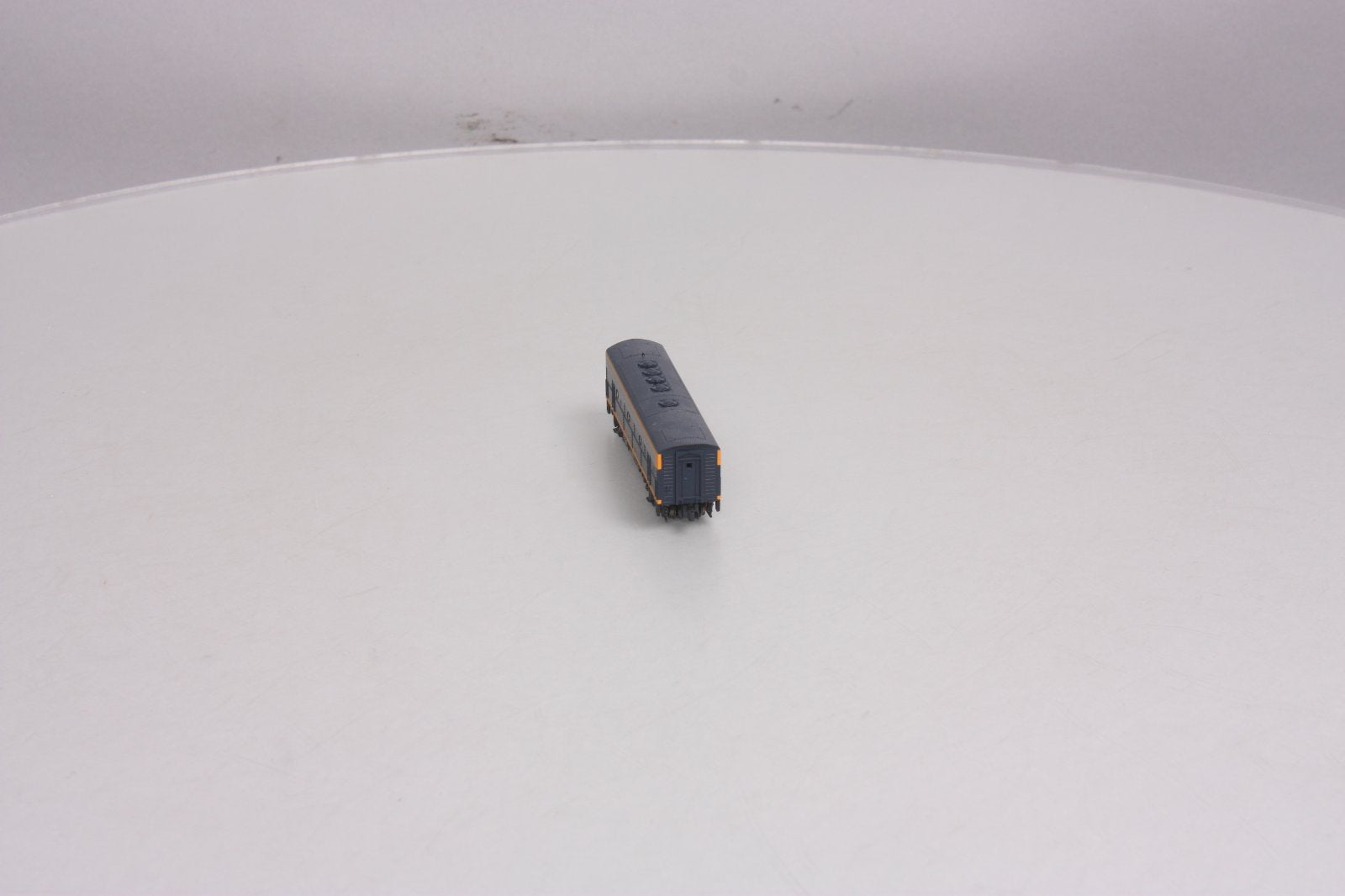 Kato 176-2214 N Scale Atchison, Topeka & Santa Fe EMD F7B Diesel Locomotive