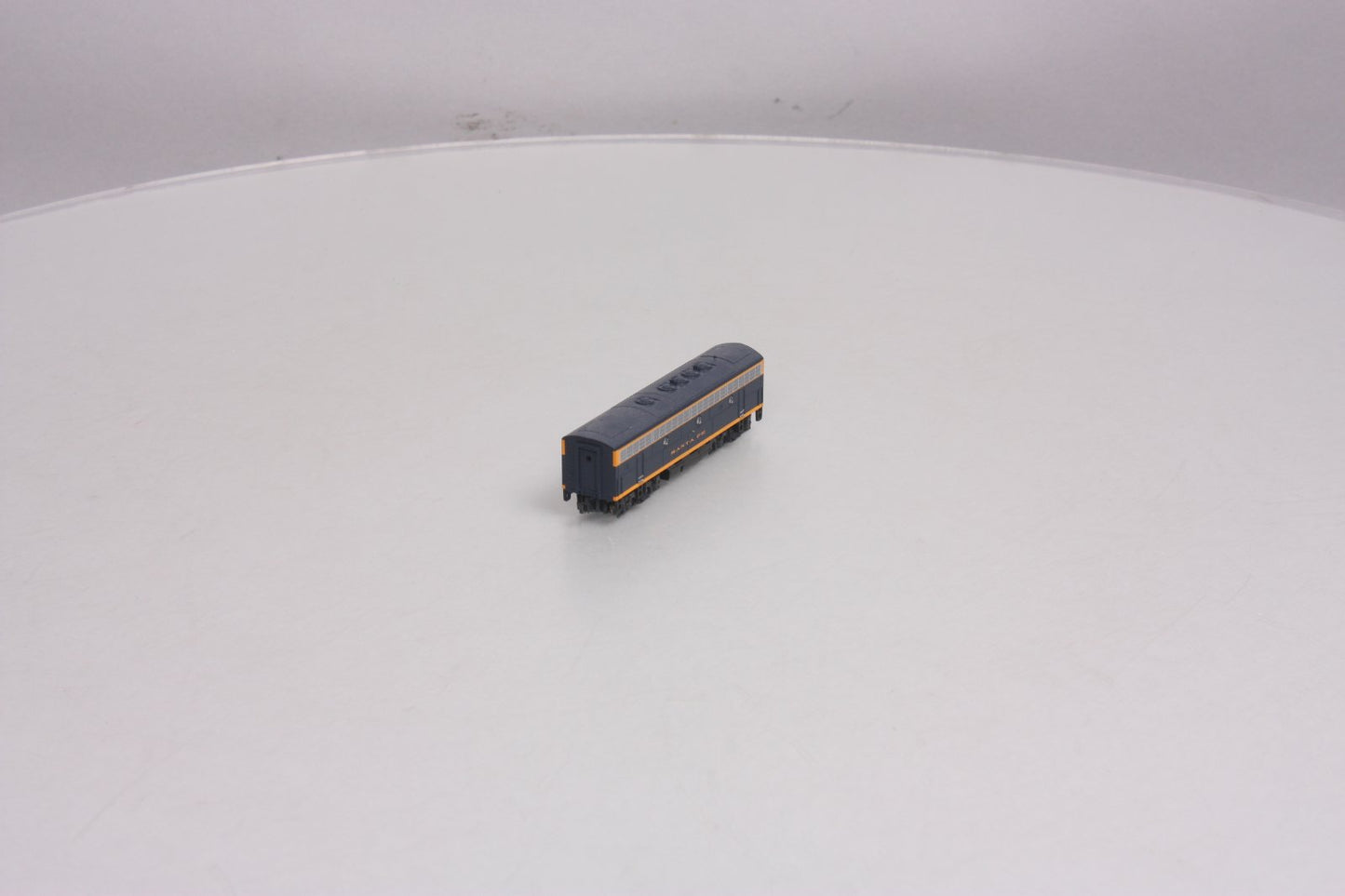 Kato 176-2214 N Scale Atchison, Topeka & Santa Fe EMD F7B Diesel Locomotive