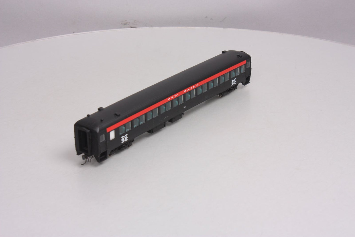 Rapido Trains 109038 HO New Haven PS Osgood-Bradley 10-Window Coach #8253