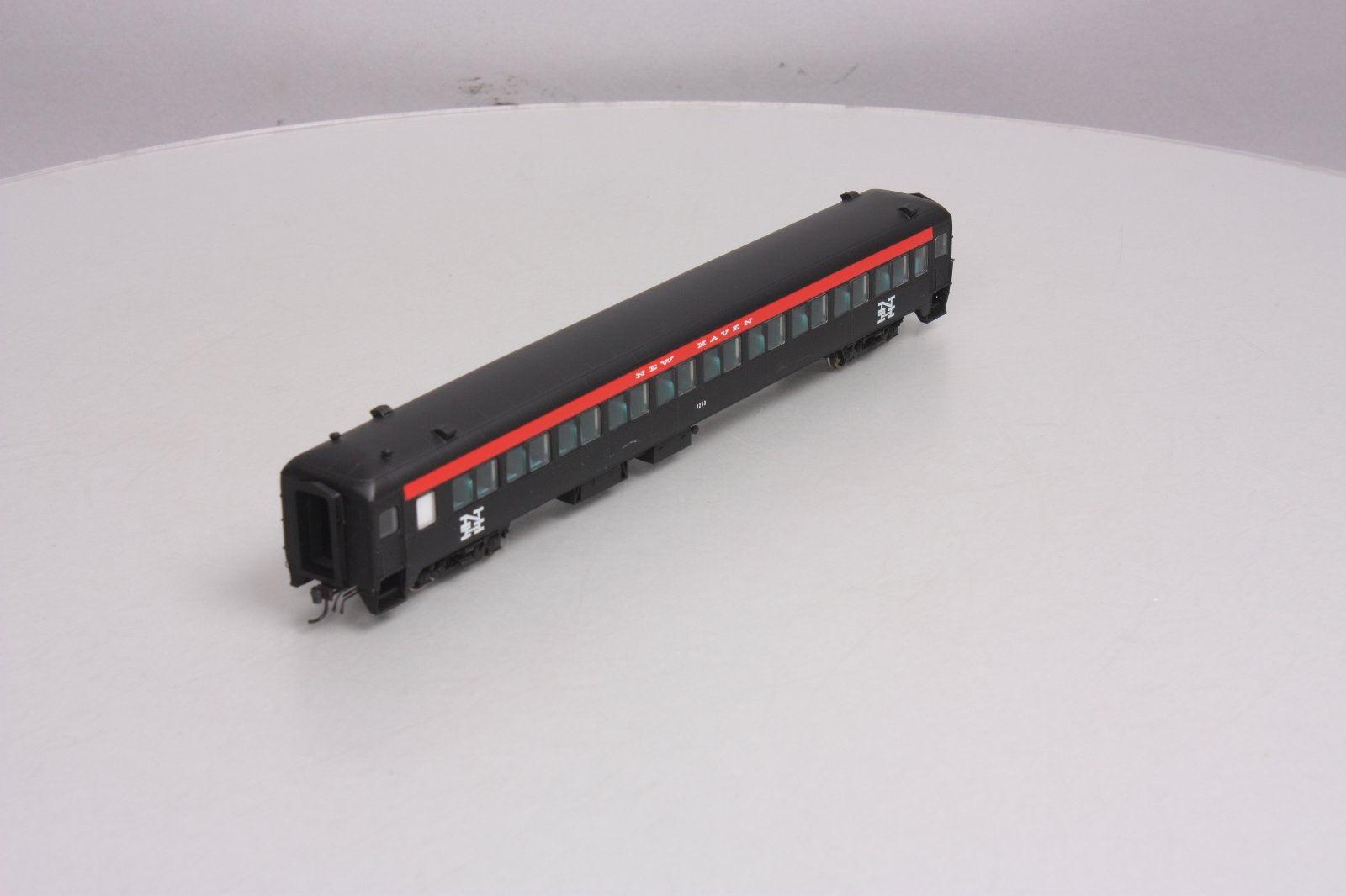 Rapido Trains 109038 HO New Haven PS Osgood-Bradley 10-Window Coach #8253