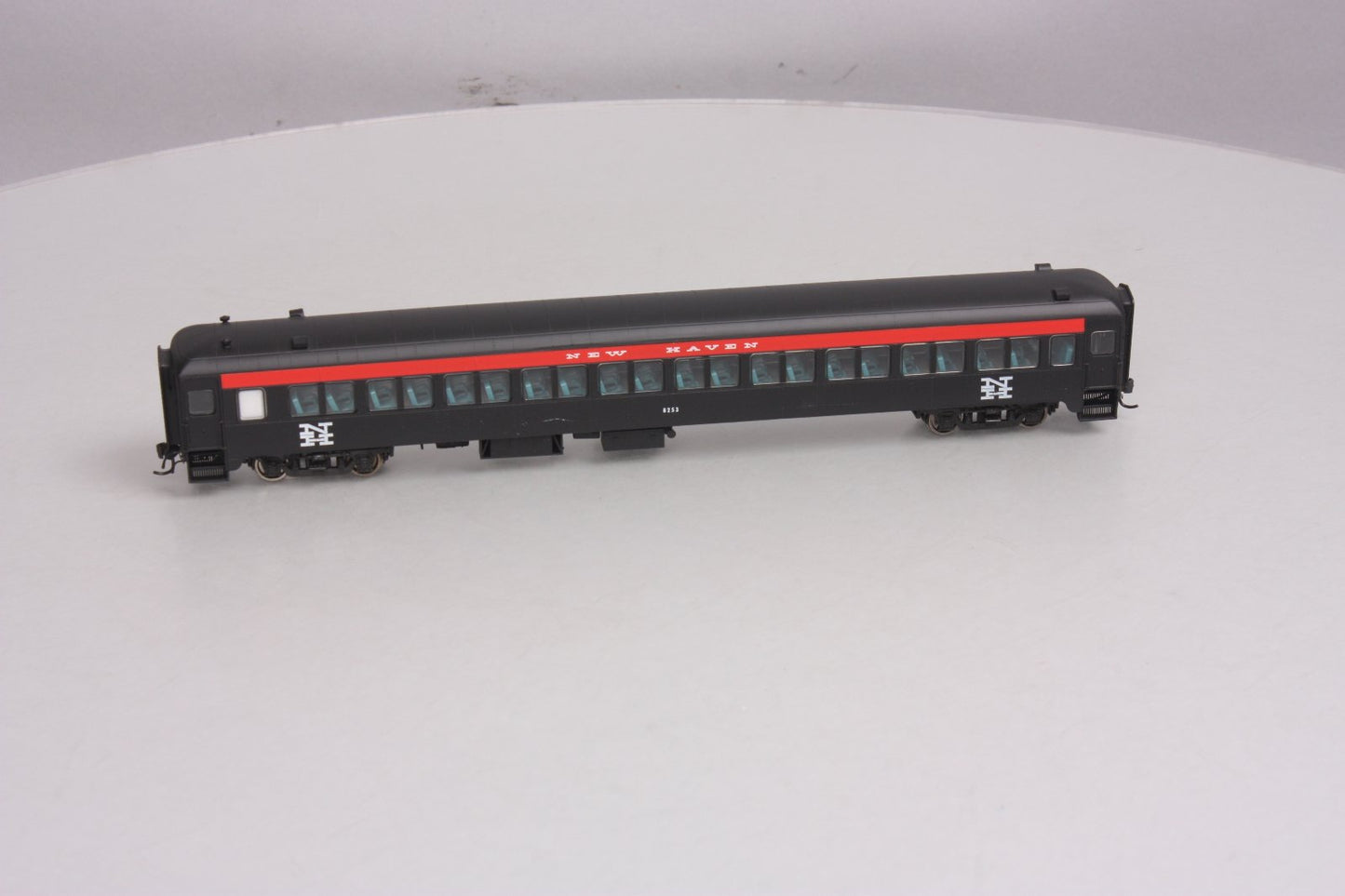 Rapido Trains 109038 HO New Haven PS Osgood-Bradley 10-Window Coach #8253