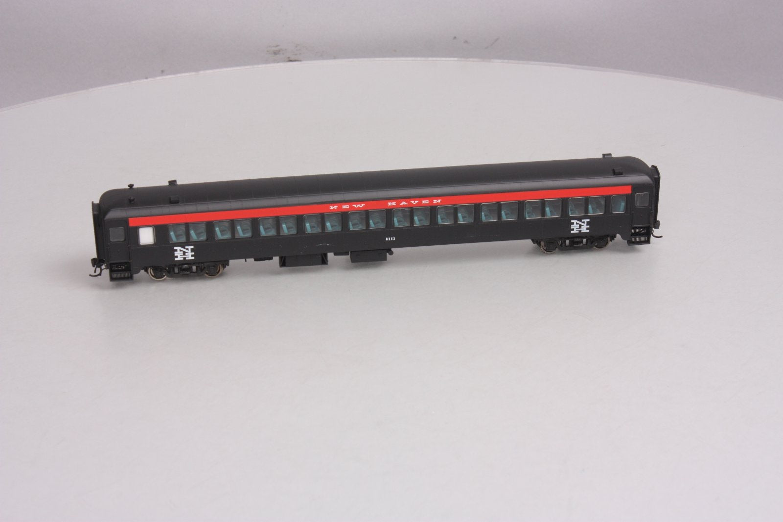 Rapido Trains 109038 HO New Haven PS Osgood-Bradley 10-Window Coach #8253