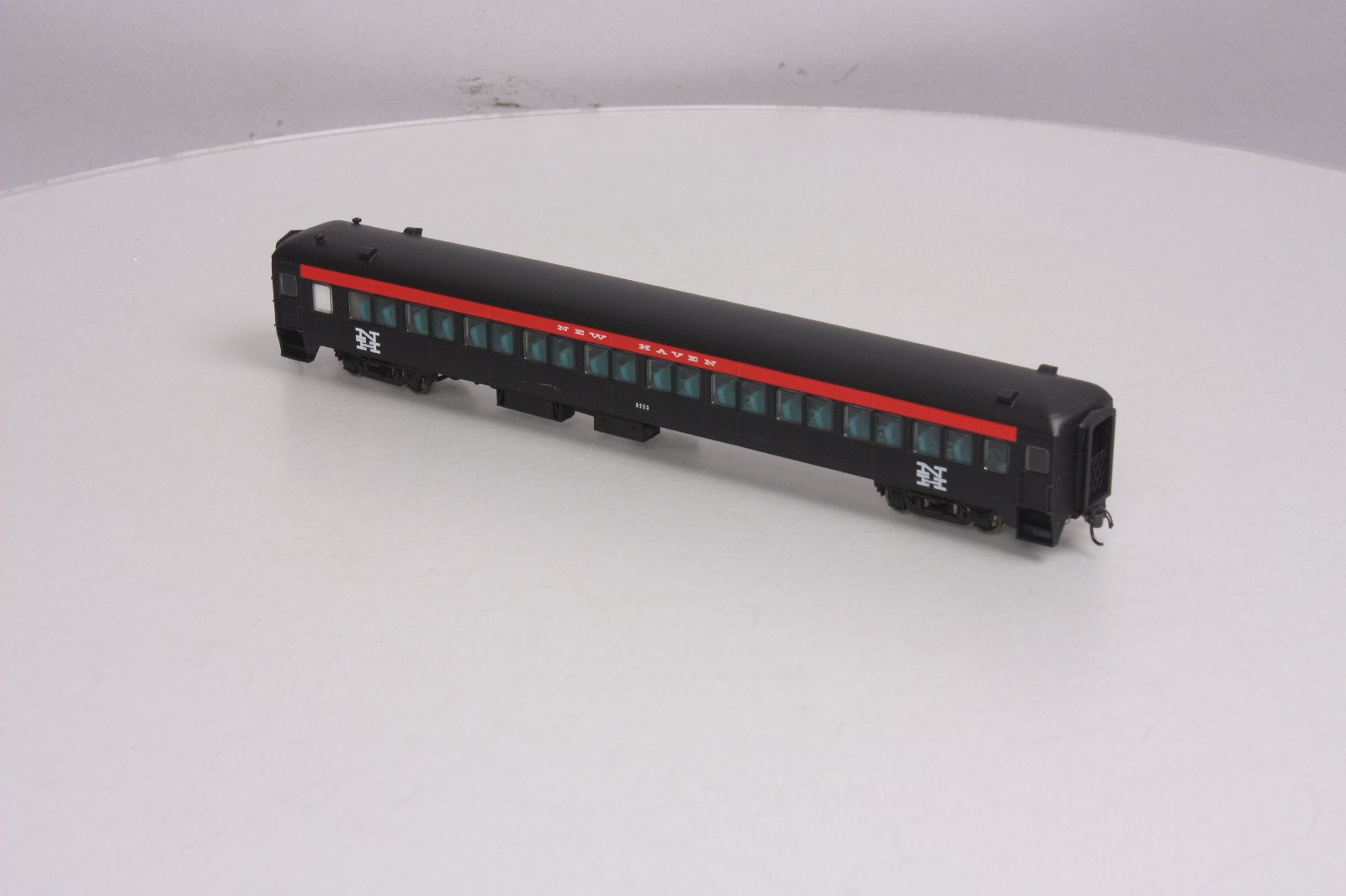Rapido Trains 109038 HO New Haven PS Osgood-Bradley 10-Window Coach #8253