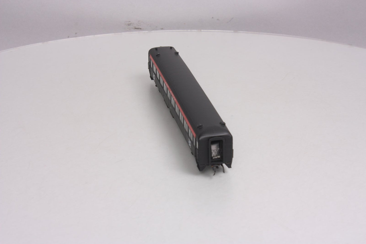Rapido Trains 109038 HO New Haven PS Osgood-Bradley 10-Window Coach #8253
