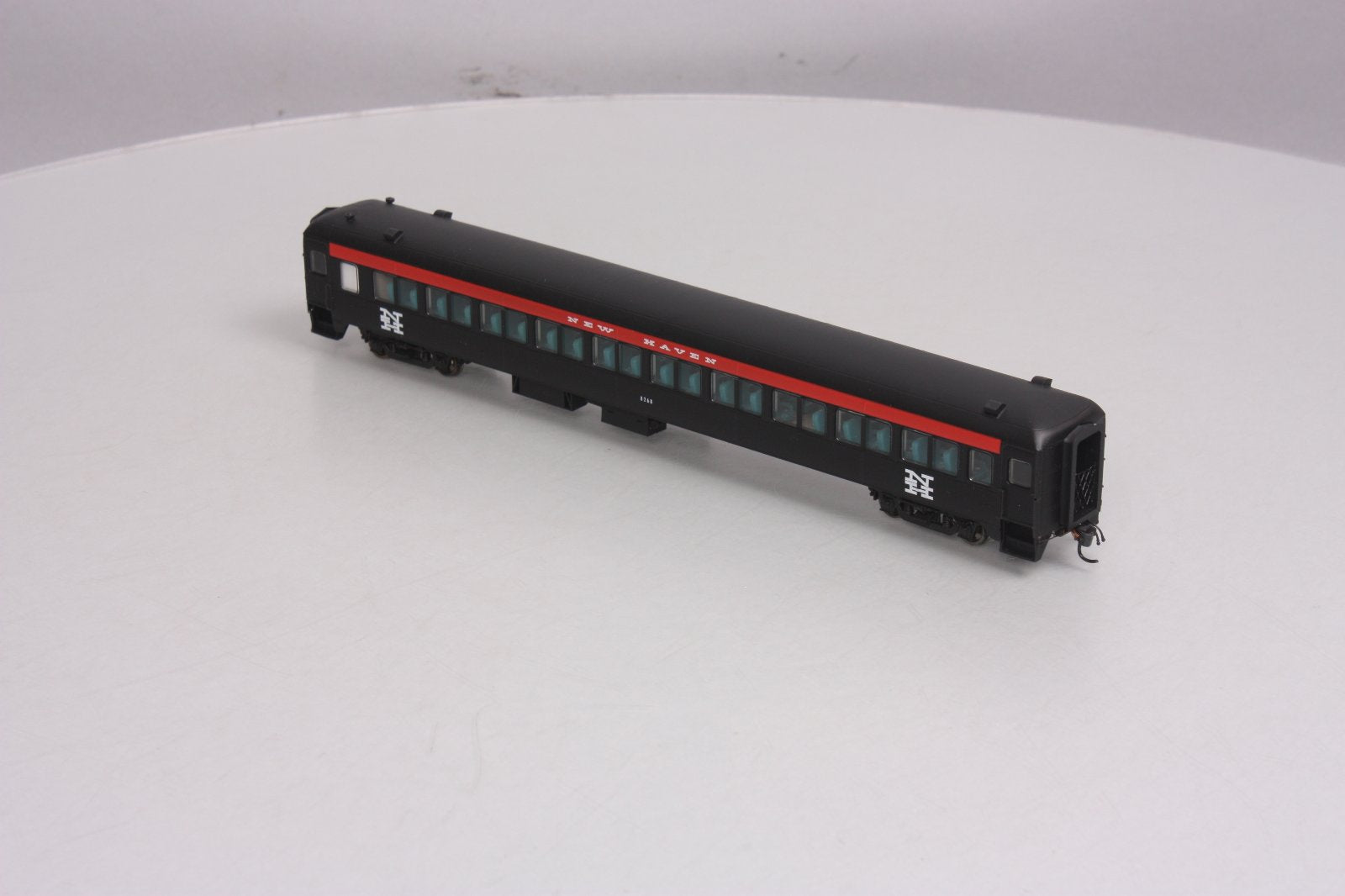 Rapido Trains 109040 HO New Haven PS Osgood-Bradley 10-Window Coach #8268