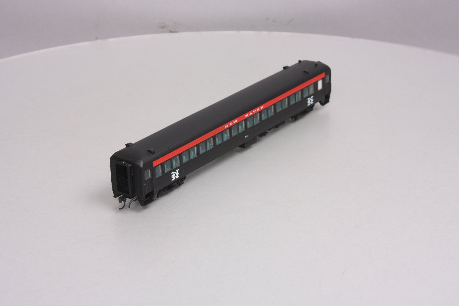 Rapido Trains 109040 HO New Haven PS Osgood-Bradley 10-Window Coach #8268