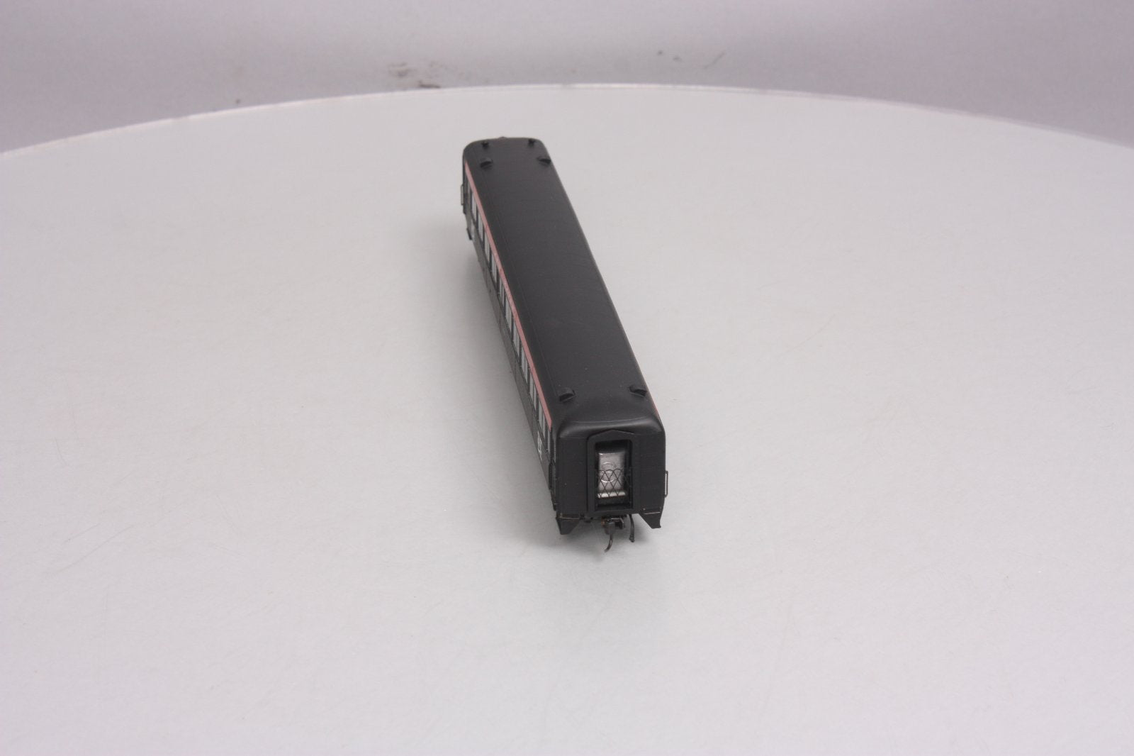 Rapido Trains 109037 HO New Haven PS Osgood-Bradley 10-Window Coach #8251