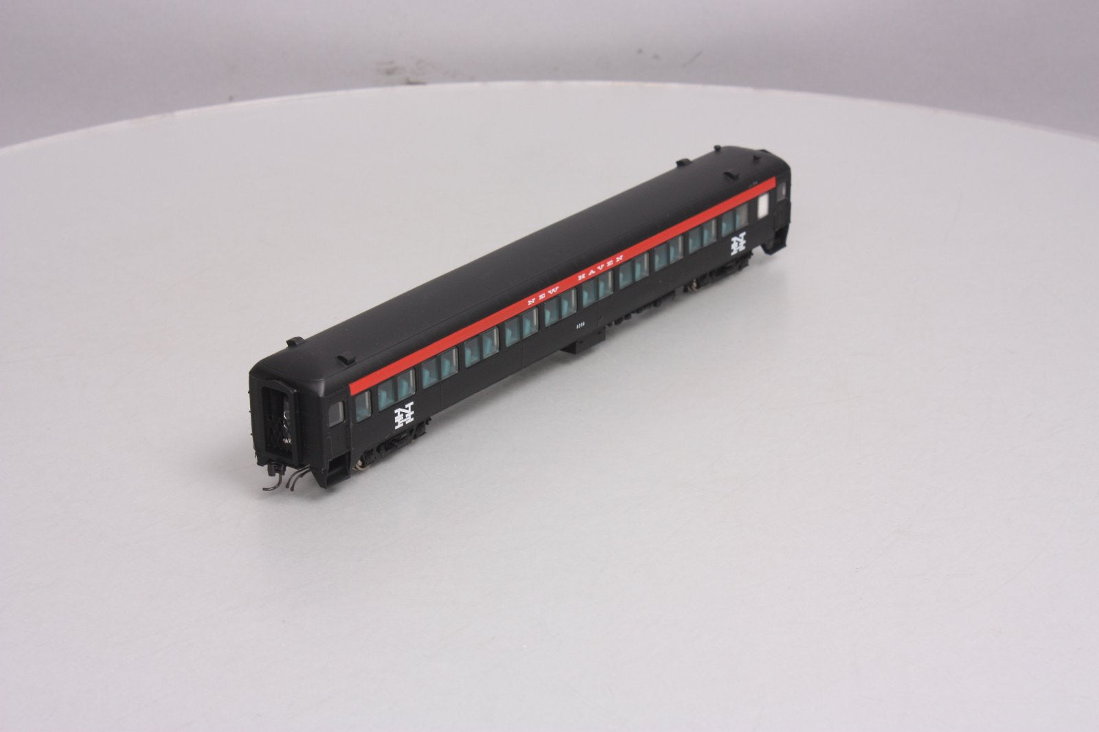 Rapido Trains 109037 HO New Haven PS Osgood-Bradley 10-Window Coach #8251