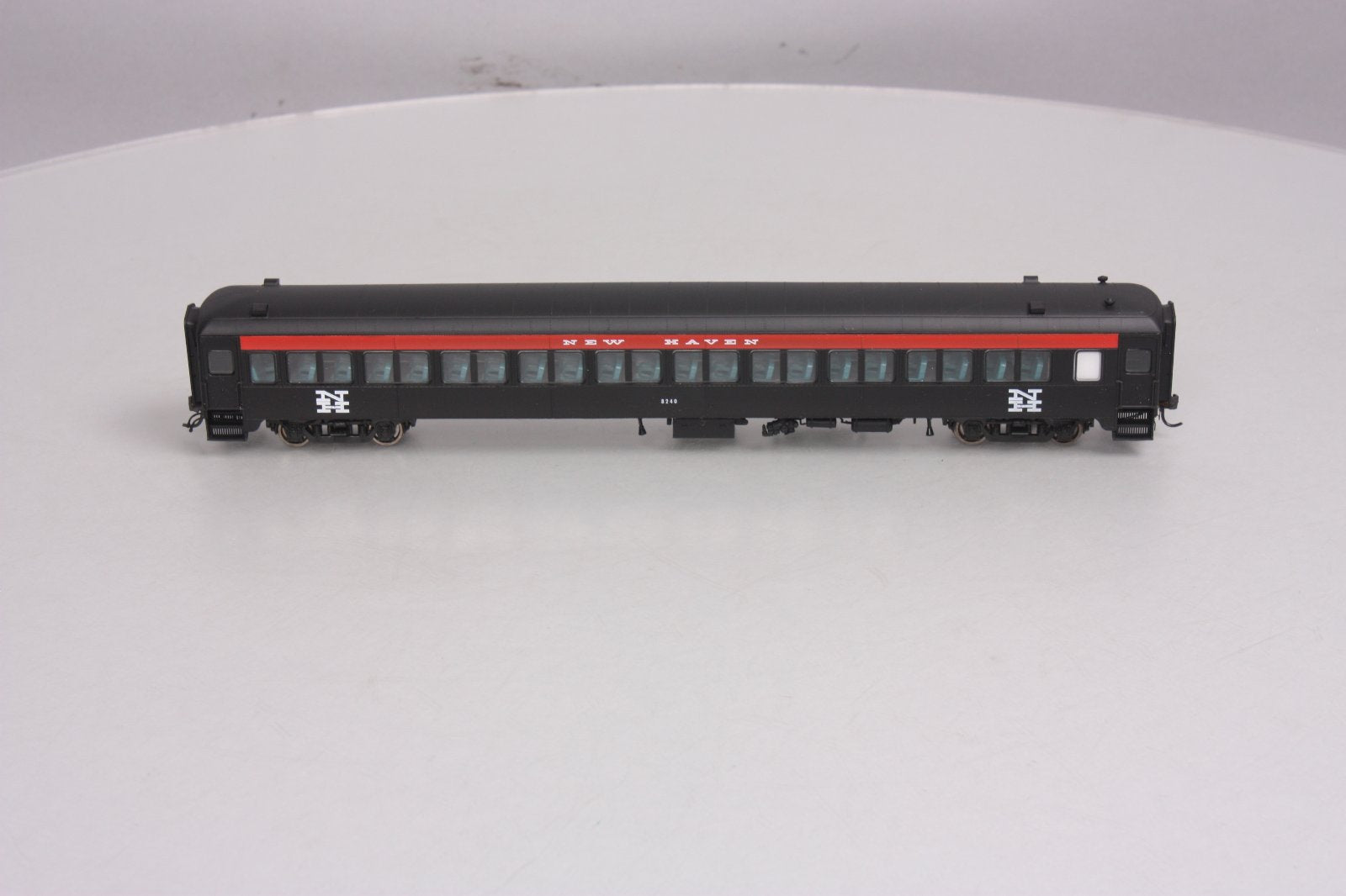 Rapido Trains 109035 HO New Haven PS Osgood-Bradley 10-Window Coach #8240