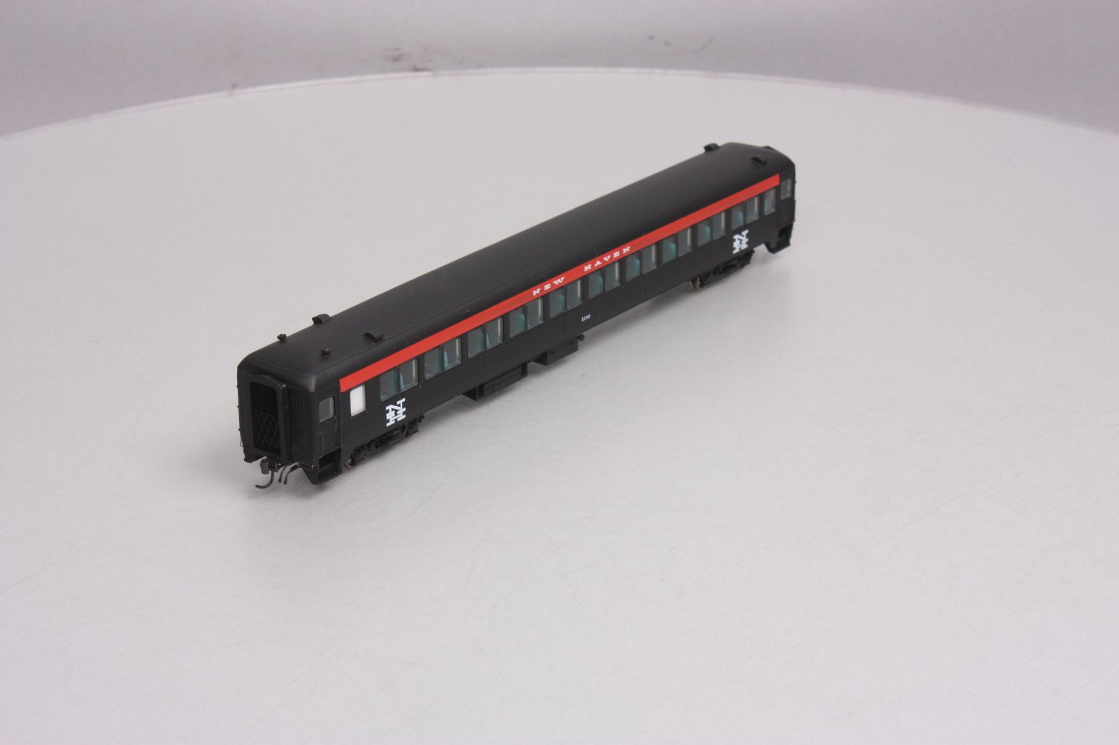 Rapido Trains 109035 HO New Haven PS Osgood-Bradley 10-Window Coach #8240