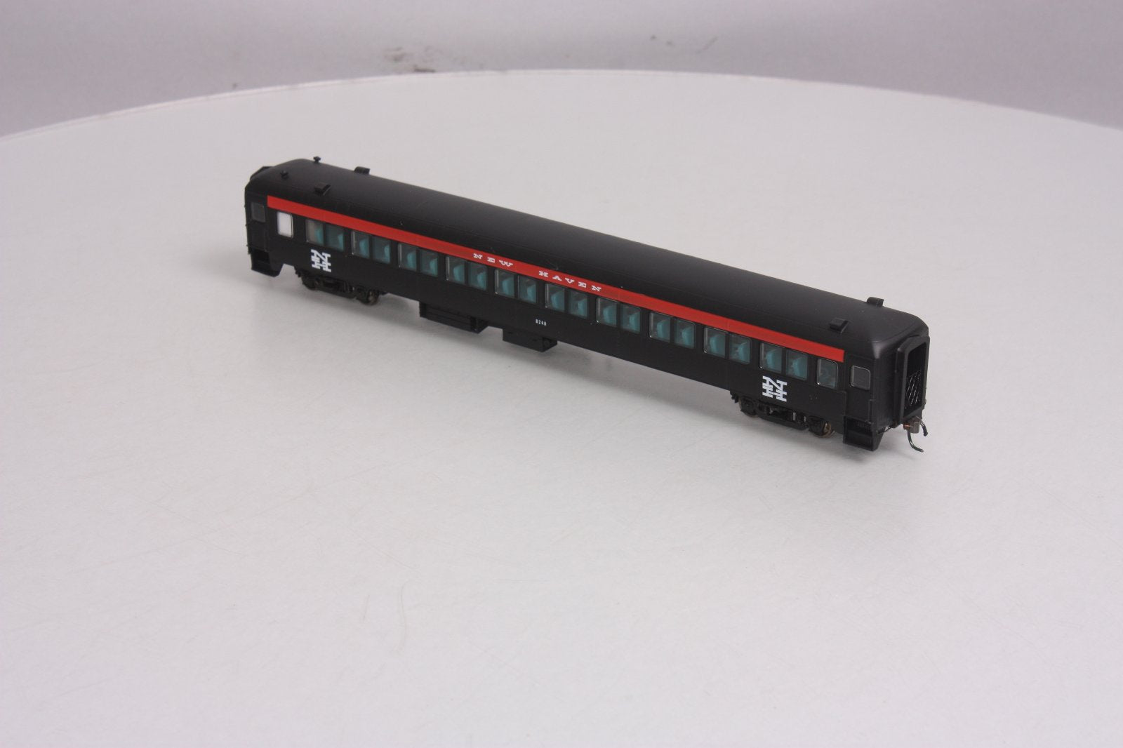 Rapido Trains 109035 HO New Haven PS Osgood-Bradley 10-Window Coach #8240