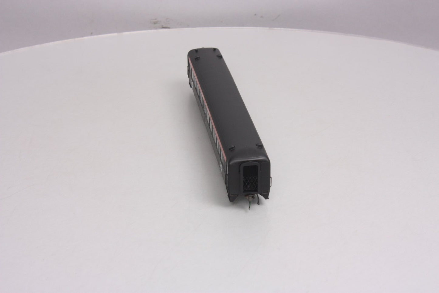 Rapido Trains 109035 HO New Haven PS Osgood-Bradley 10-Window Coach #8240