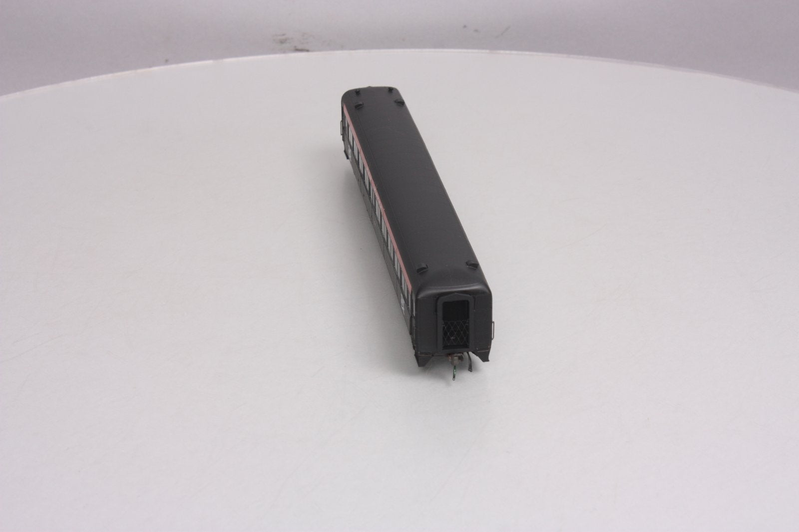 Rapido Trains 109035 HO New Haven PS Osgood-Bradley 10-Window Coach #8240
