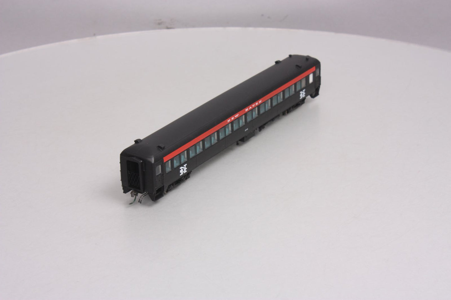 Rapido Trains 109035 HO New Haven PS Osgood-Bradley 10-Window Coach #8240