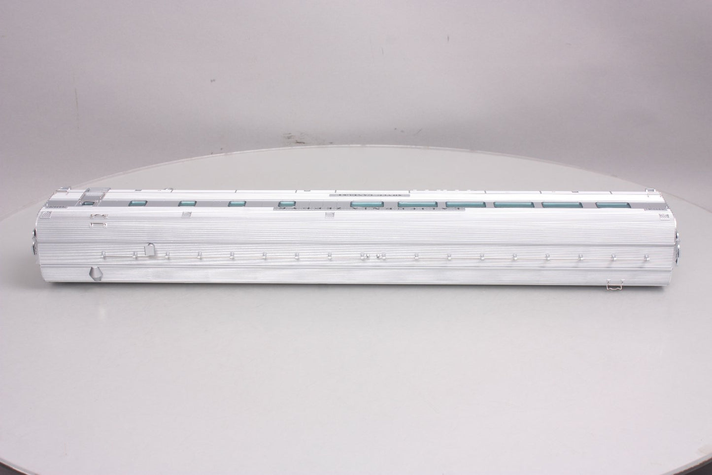 Atlas 3001192-1 D&RGW "Silver Banquet" Dining Car #1115 (3Rail)