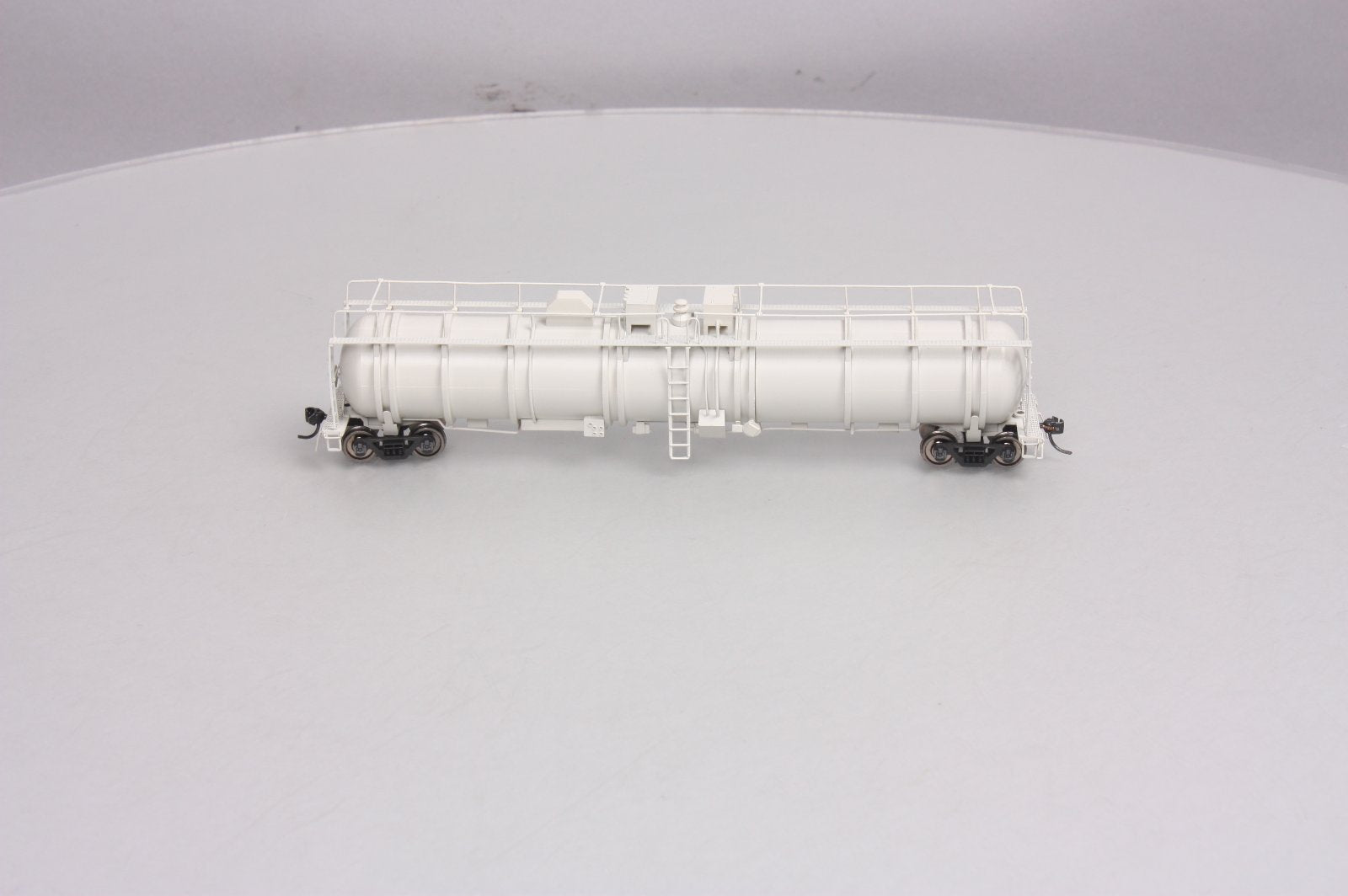 Broadway Limited 6114 HO Painted Unlettered High-Capacity Cryogenic Tank Car