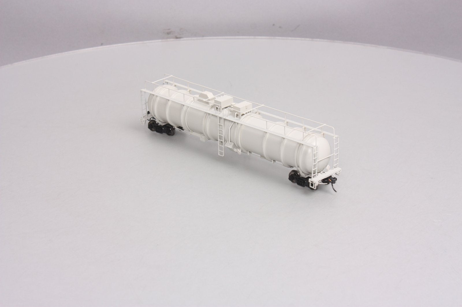 Broadway Limited 6114 HO Painted Unlettered High-Capacity Cryogenic Tank Car