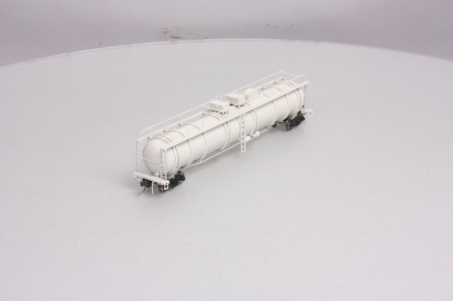 Broadway Limited 6114 HO Painted Unlettered High-Capacity Cryogenic Tank Car